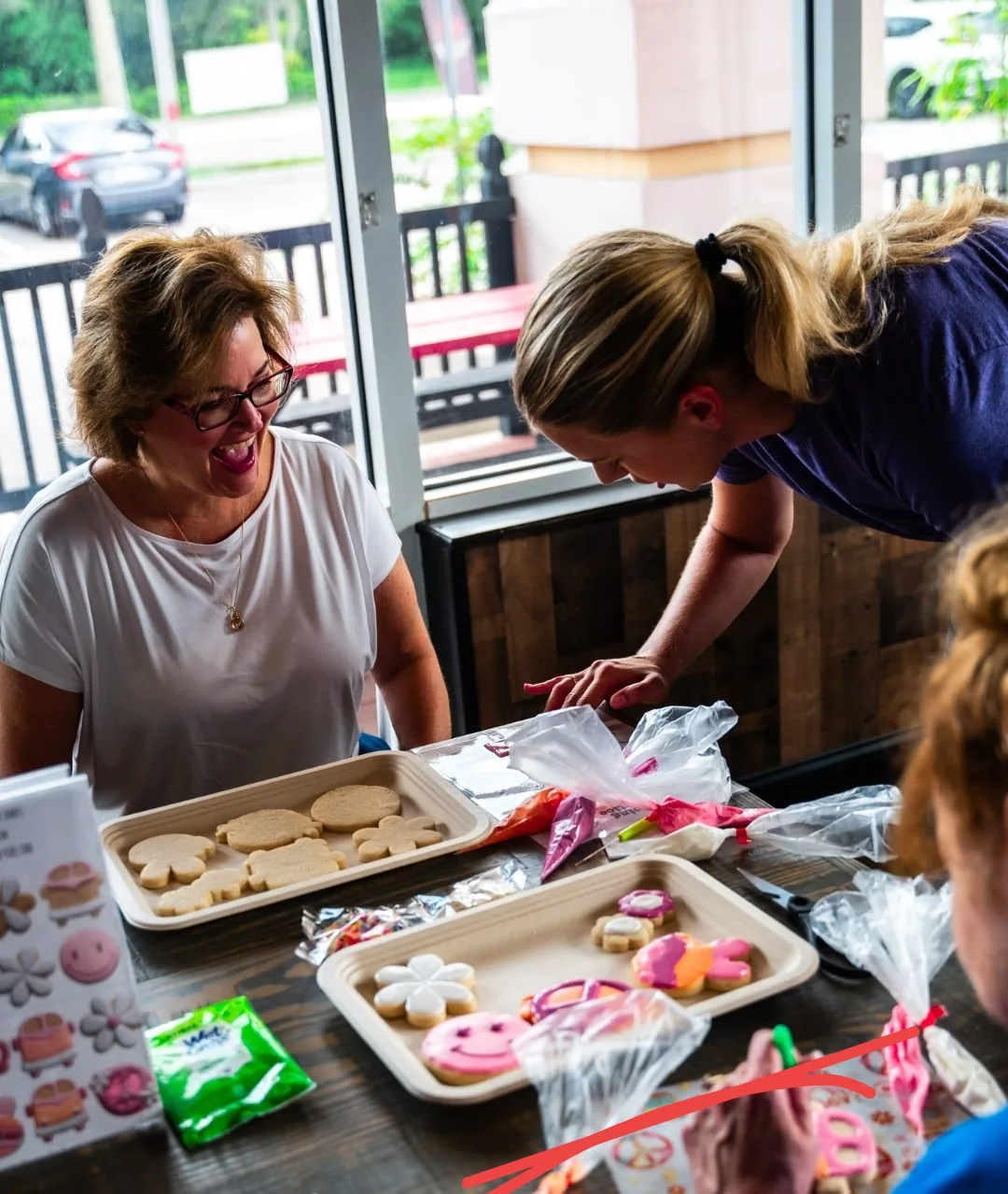 Ellie Mae demonstrating cookie decorating techniques during a class in Tampa